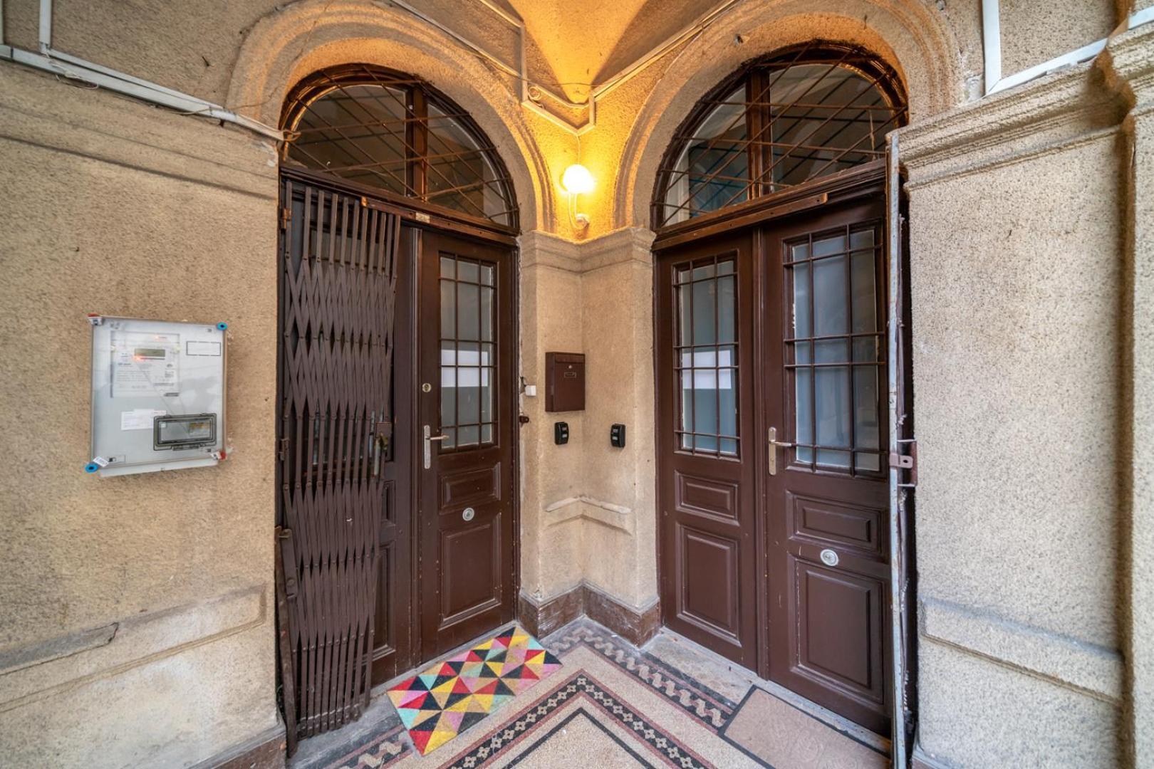 Downtown Delight - Erzsebet Blvd - 13 Ppl Lejlighed Budapest Eksteriør billede